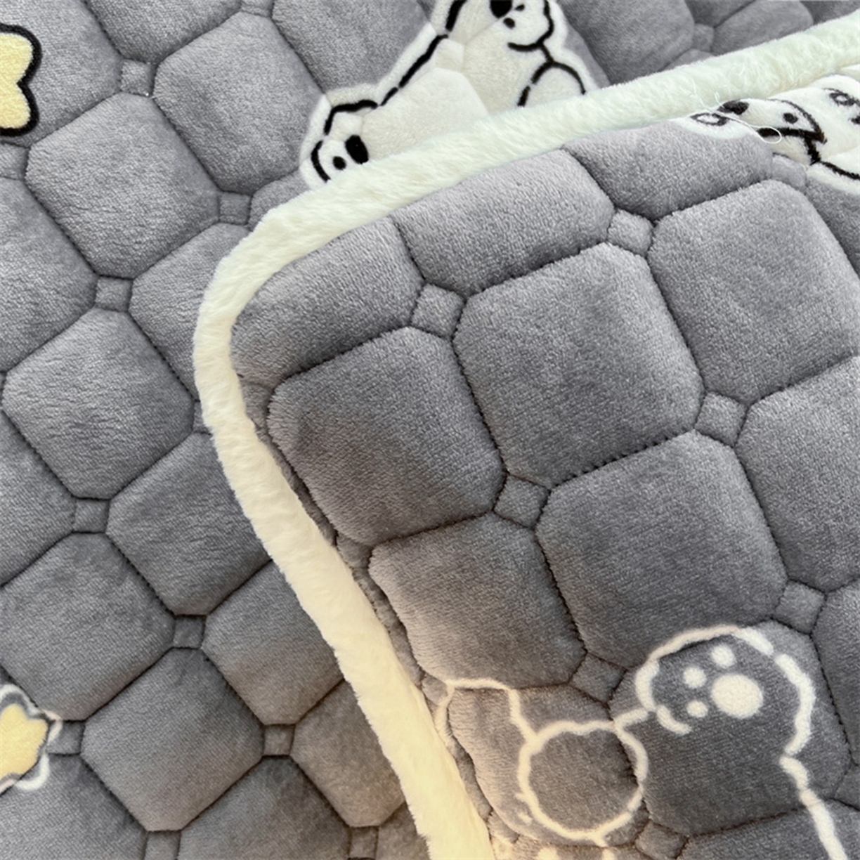 91家纺网 家纺一手货源 找家纺 喜居 2025新款印花牛奶绒夹棉床褥垫床垫子褥子 嘟嘟狗