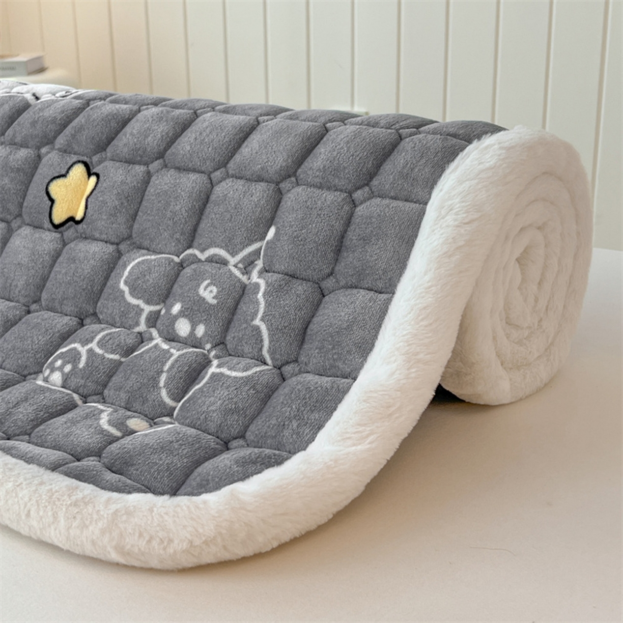 91家纺网 家纺一手货源 找家纺 喜居 2025新款印花牛奶绒夹棉床褥垫床垫子褥子 嘟嘟狗