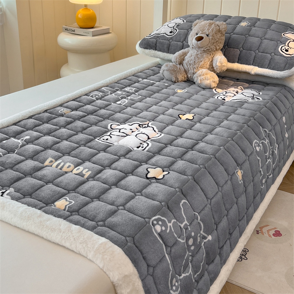 91家纺网 家纺一手货源 找家纺 喜居 2025新款印花牛奶绒夹棉床褥垫床垫子褥子 嘟嘟狗