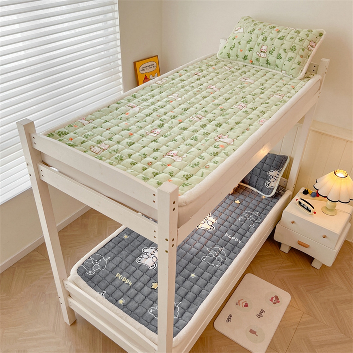 91家纺网 家纺一手货源 找家纺 喜居 2025新款印花牛奶绒夹棉床褥垫床垫子褥子 花丛小汪