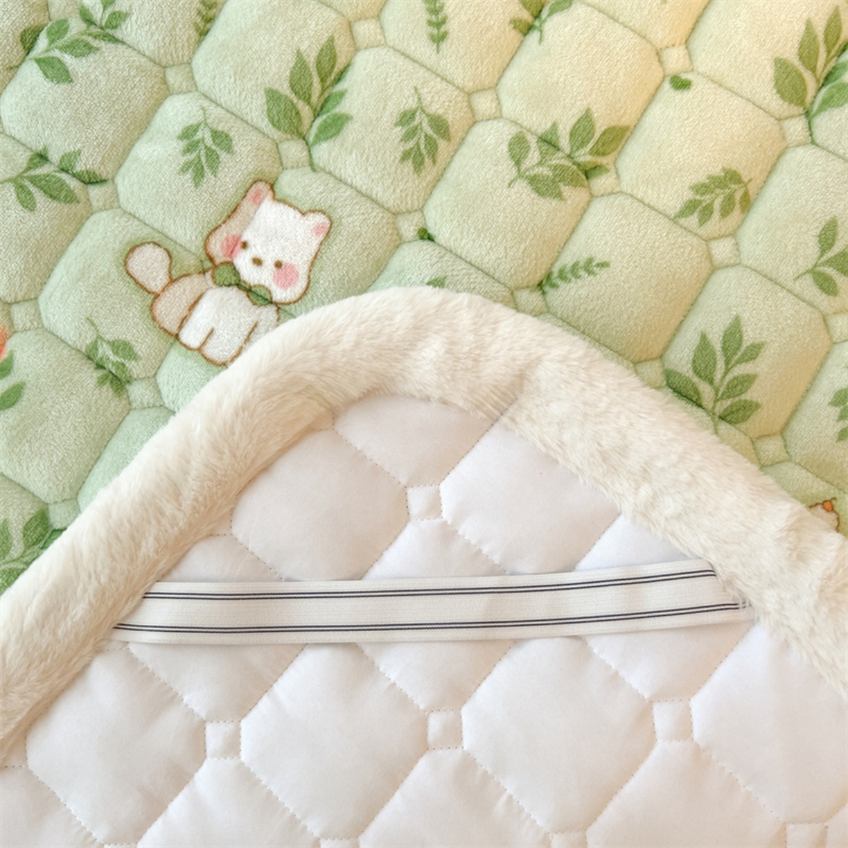 91家纺网 家纺一手货源 找家纺 喜居 2025新款印花牛奶绒夹棉床褥垫床垫子褥子 花丛小汪