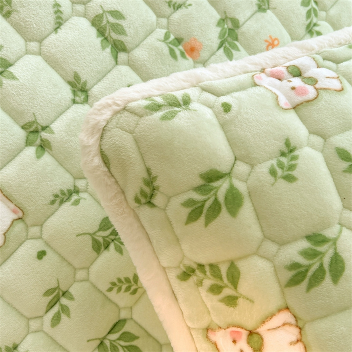 91家纺网 家纺一手货源 找家纺 喜居 2025新款印花牛奶绒夹棉床褥垫床垫子褥子 花丛小汪