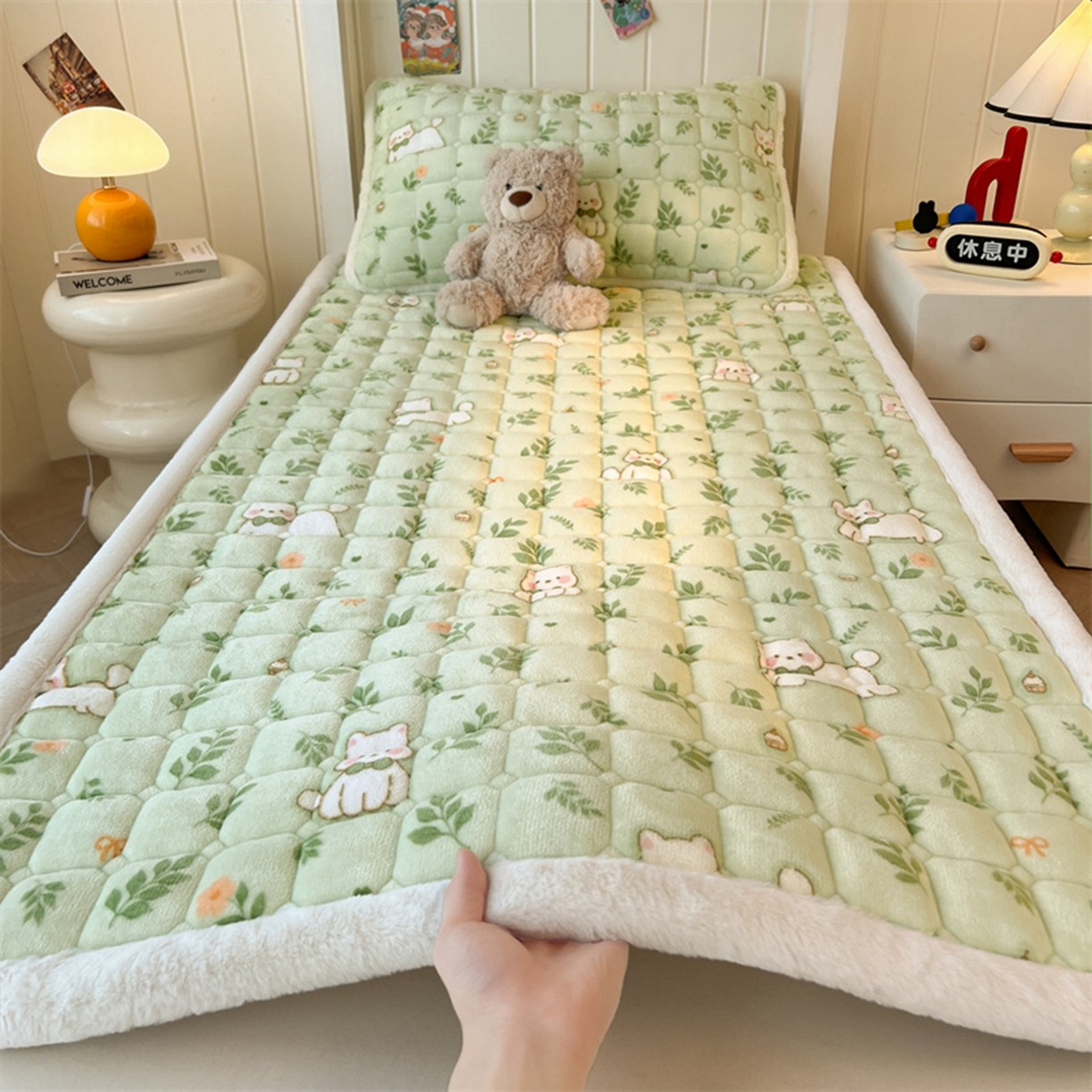 91家纺网 家纺一手货源 找家纺 喜居 2025新款印花牛奶绒夹棉床褥垫床垫子褥子 花丛小汪