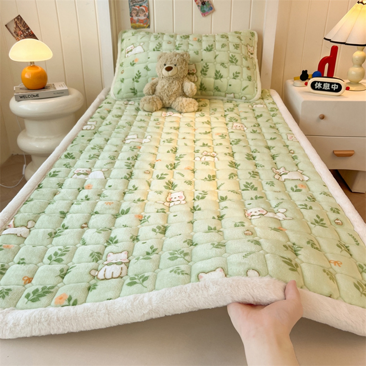 91家纺网 家纺一手货源 找家纺 喜居 2025新款印花牛奶绒夹棉床褥垫床垫子褥子 花丛小汪