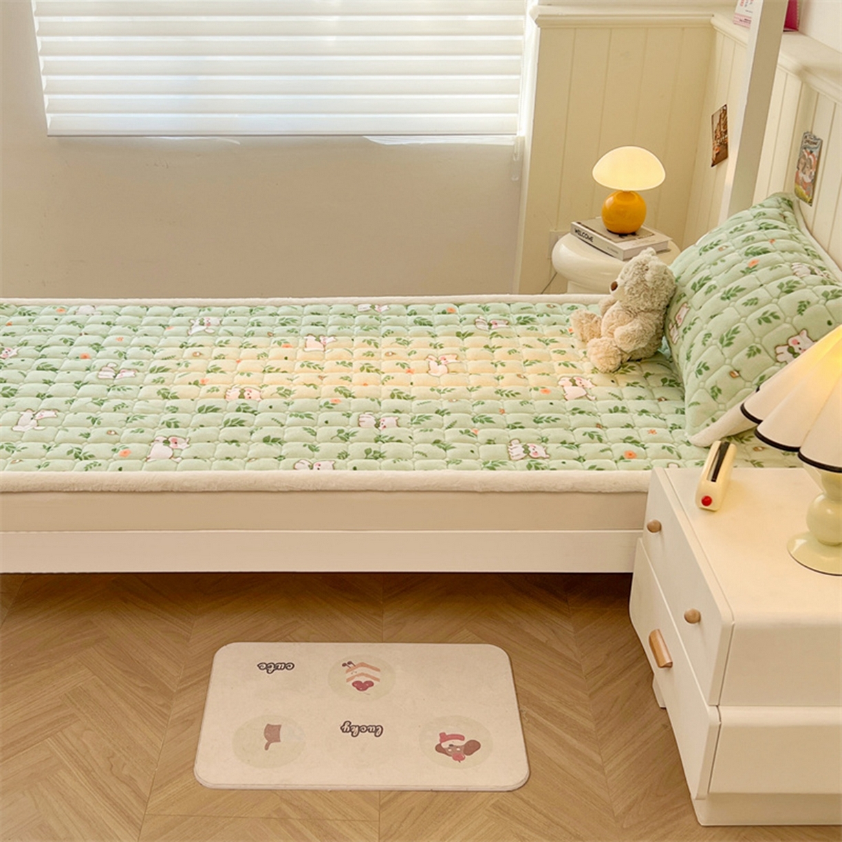 91家纺网 家纺一手货源 找家纺 喜居 2025新款印花牛奶绒夹棉床褥垫床垫子褥子 花丛小汪