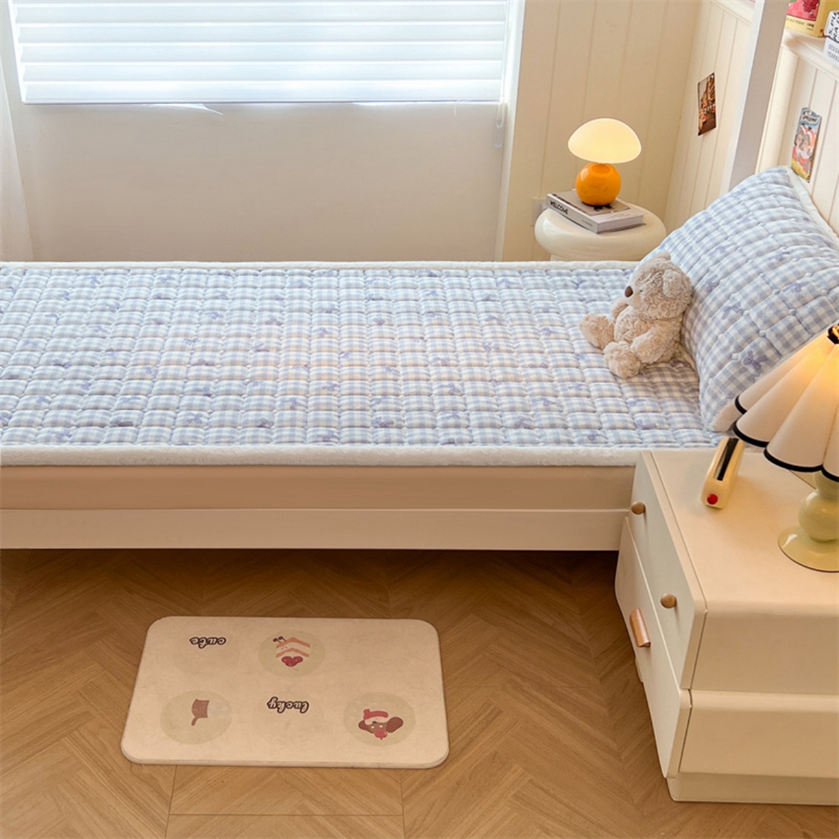 91家纺网 家纺一手货源 找家纺 喜居 2025新款印花牛奶绒夹棉床褥垫床垫子褥子 兰格浅浅