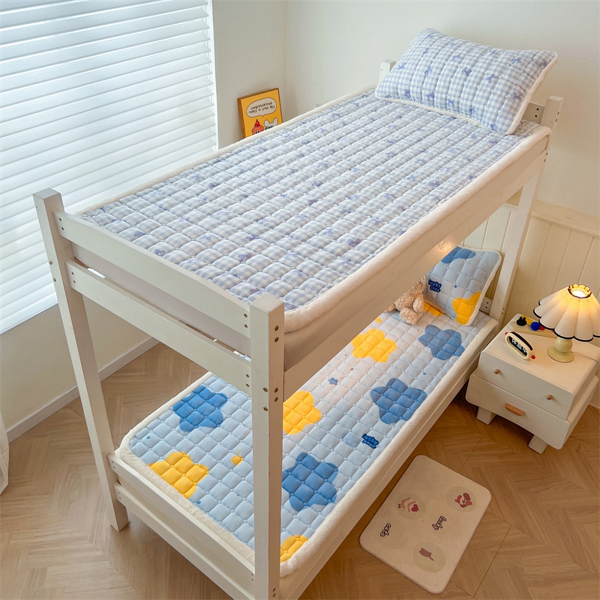 91家纺网 家纺一手货源 找家纺 喜居 2025新款印花牛奶绒夹棉床褥垫床垫子褥子 兰格浅浅