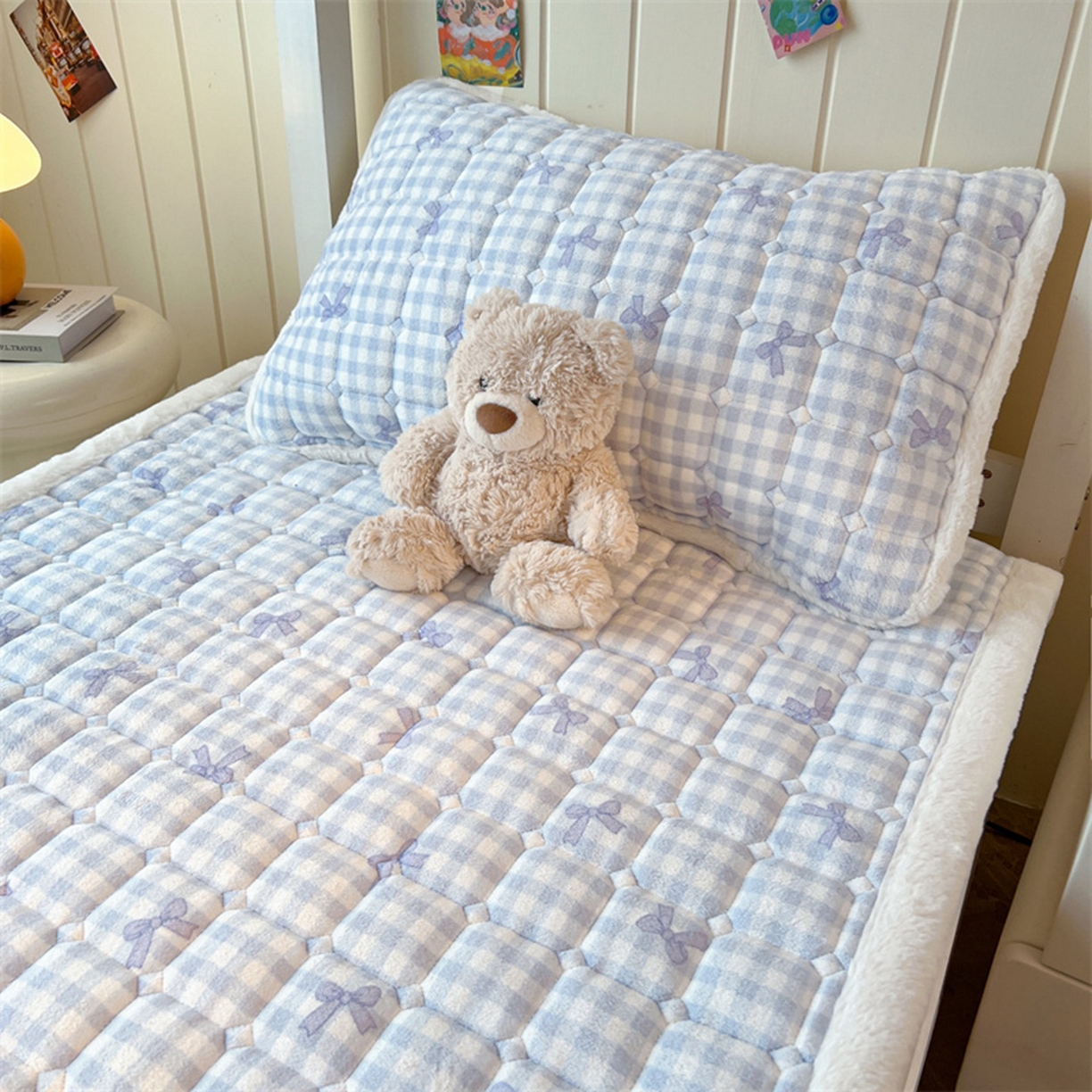 91家纺网 家纺一手货源 找家纺 喜居 2025新款印花牛奶绒夹棉床褥垫床垫子褥子 兰格浅浅