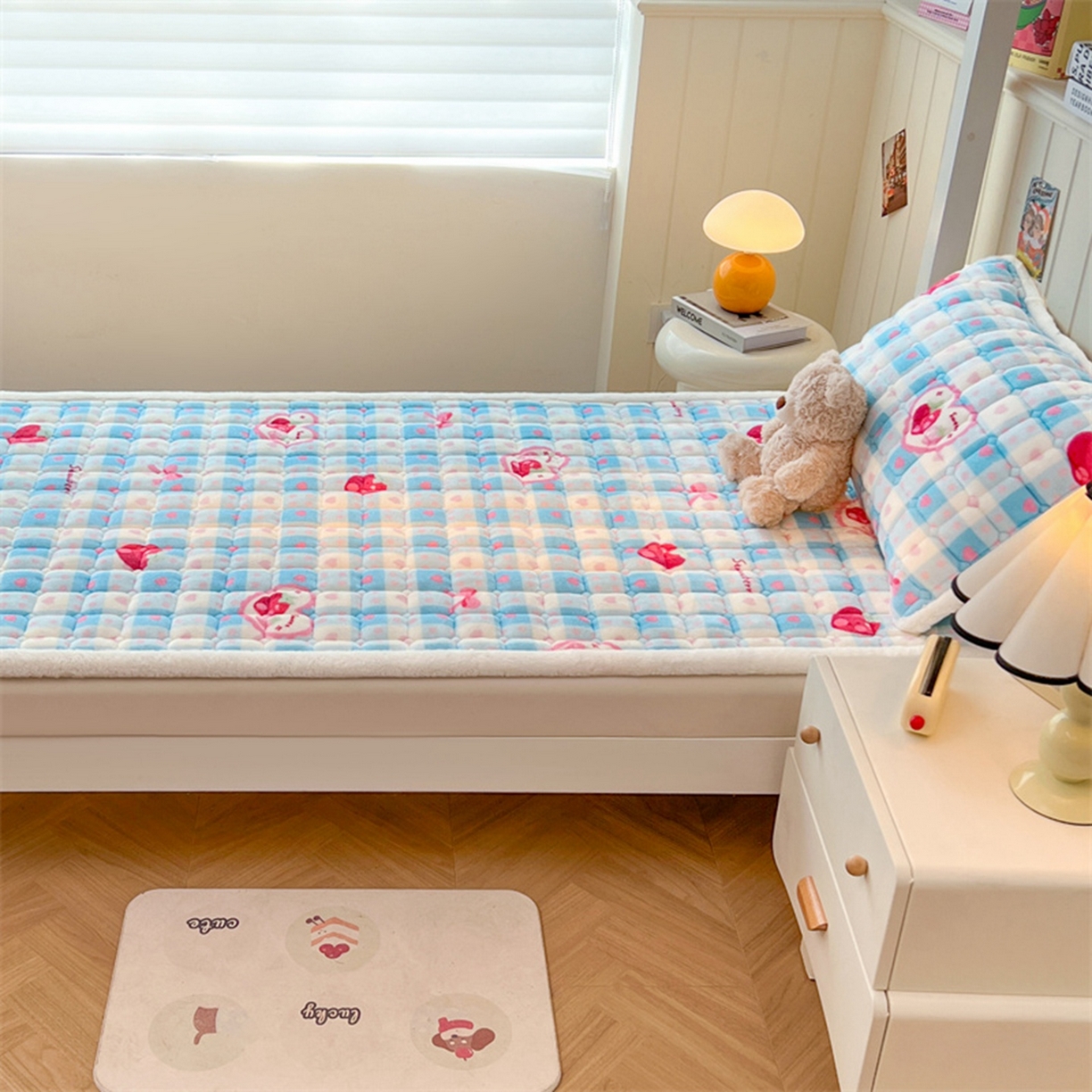 91家纺网 家纺一手货源 找家纺 喜居 2025新款印花牛奶绒夹棉床褥垫床垫子褥子 莓烦恼