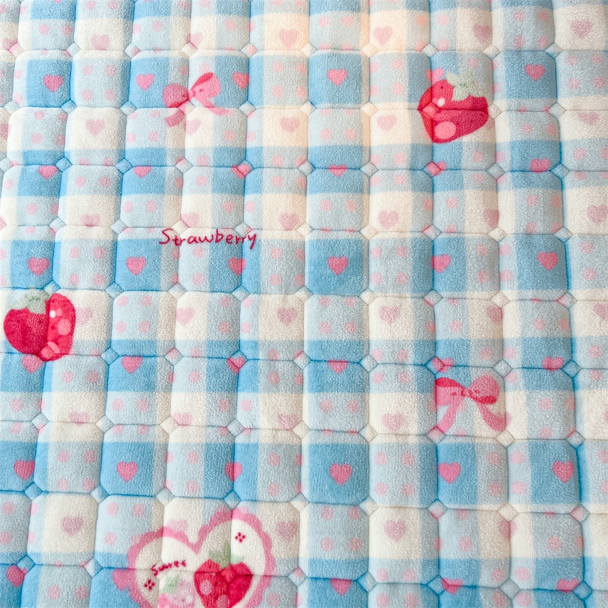 91家纺网 家纺一手货源 找家纺 喜居 2025新款印花牛奶绒夹棉床褥垫床垫子褥子 莓烦恼