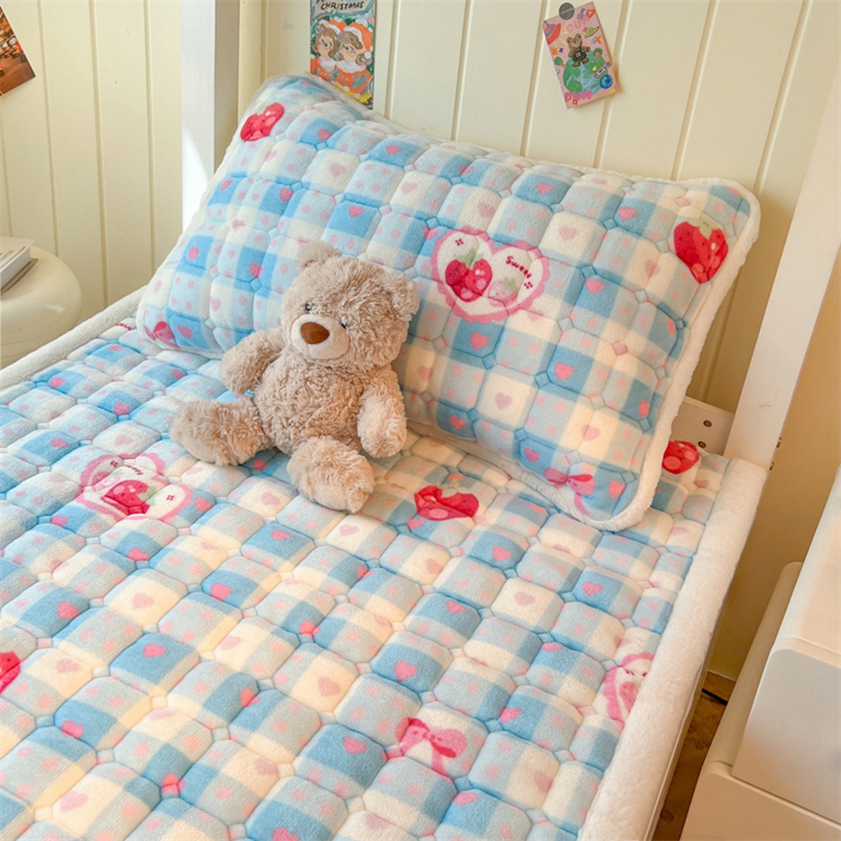 91家纺网 家纺一手货源 找家纺 喜居 2025新款印花牛奶绒夹棉床褥垫床垫子褥子 莓烦恼