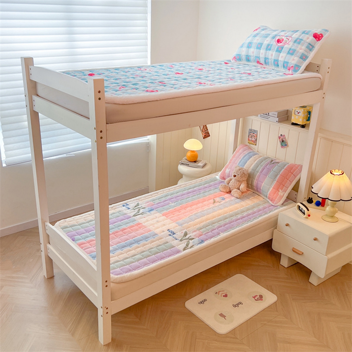 91家纺网 家纺一手货源 找家纺 喜居 2025新款印花牛奶绒夹棉床褥垫床垫子褥子 莓烦恼