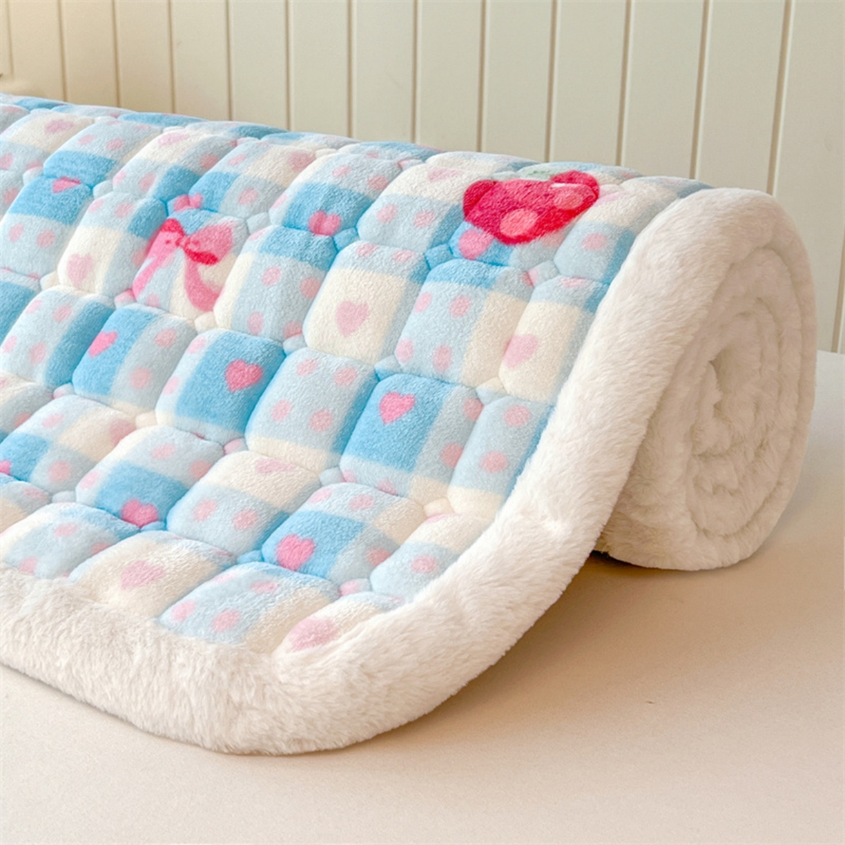 91家纺网 家纺一手货源 找家纺 喜居 2025新款印花牛奶绒夹棉床褥垫床垫子褥子 莓烦恼