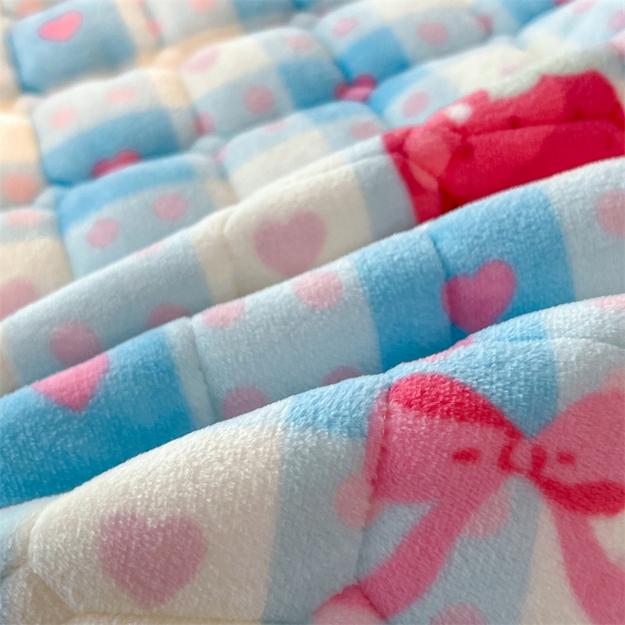 91家纺网 家纺一手货源 找家纺 喜居 2025新款印花牛奶绒夹棉床褥垫床垫子褥子 莓烦恼