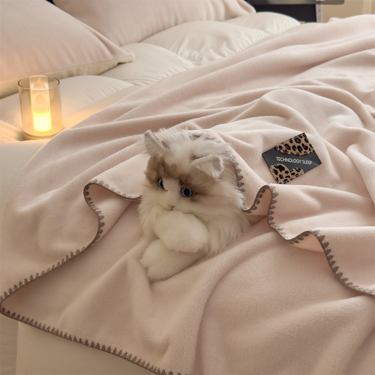 91家纺网 家纺一手货源 找家纺 丝幔家纺 2025新款A类羊棉绒原创设计毛毯系列 奶昔白