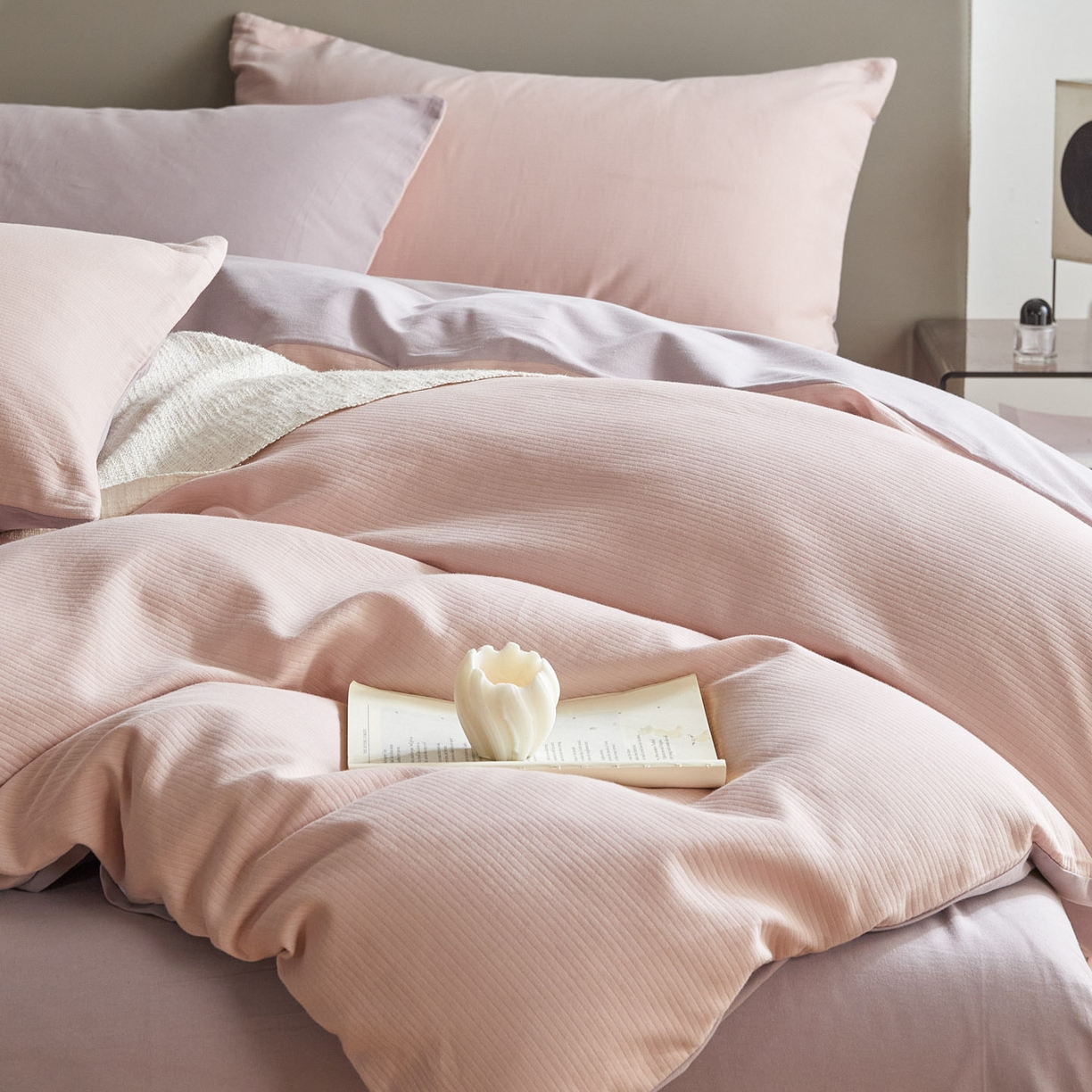 91家纺网 家纺一手货源 找家纺 慕尚家纺 2025新款100s全棉提花磨毛四件套 白桃烟粉+雪紫色