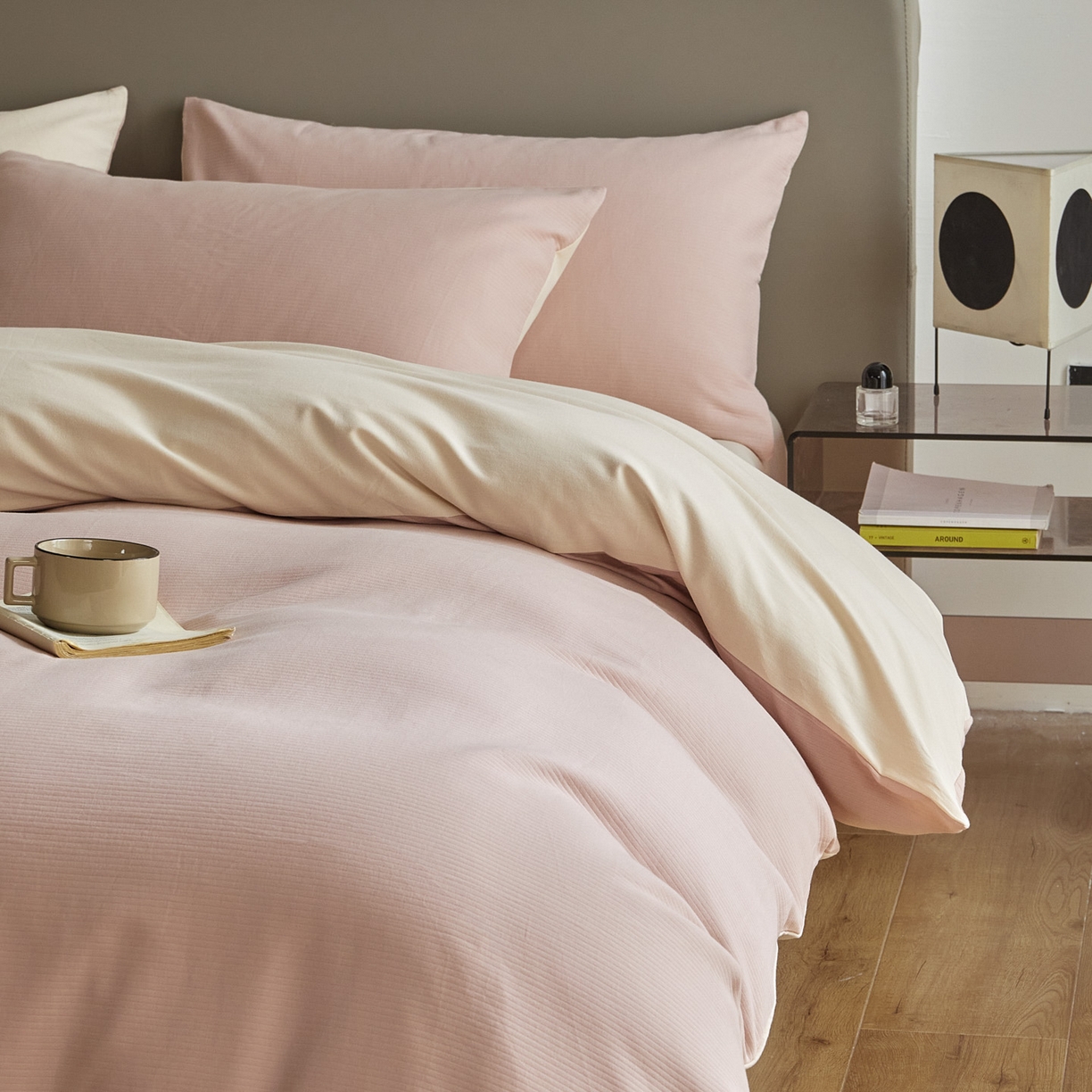 91家纺网 家纺一手货源 找家纺 慕尚家纺 2025新款100s全棉提花磨毛四件套 白桃烟粉+夕照白