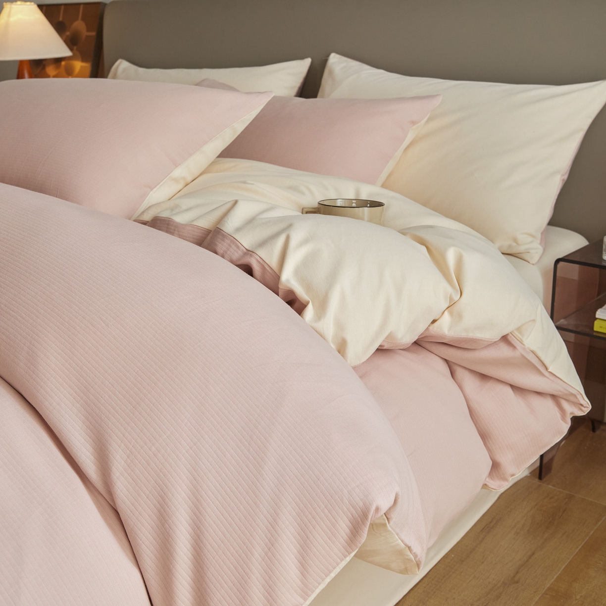 91家纺网 家纺一手货源 找家纺 慕尚家纺 2025新款100s全棉提花磨毛四件套 白桃烟粉+夕照白