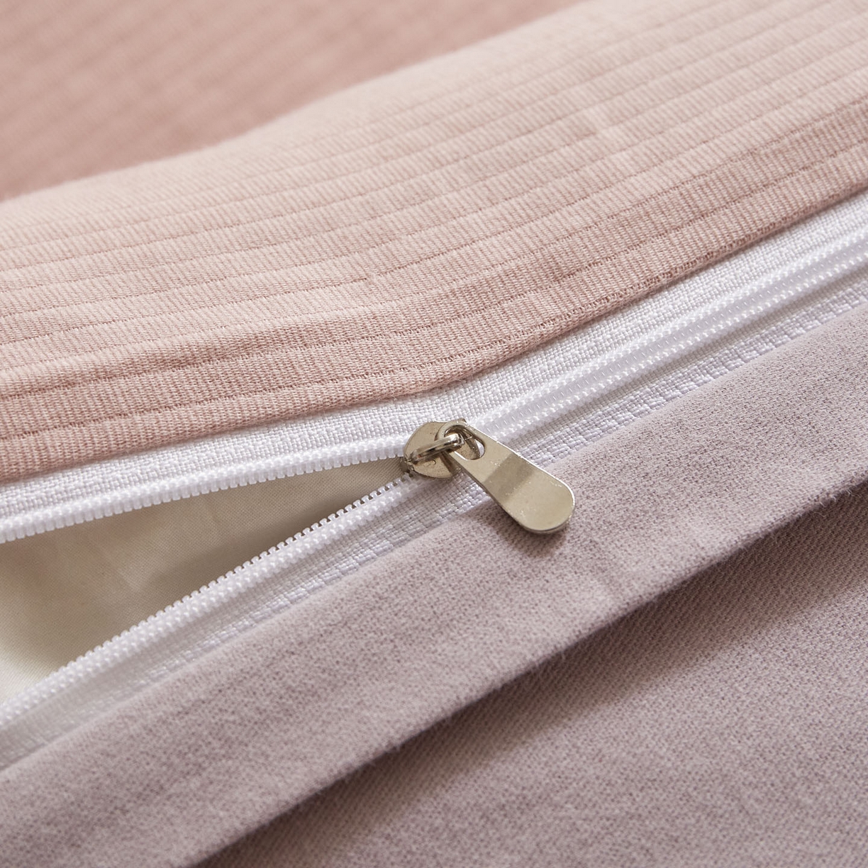 91家纺网 家纺一手货源 找家纺 慕尚家纺 2025新款100s全棉提花磨毛四件套 白桃烟粉+雪紫色