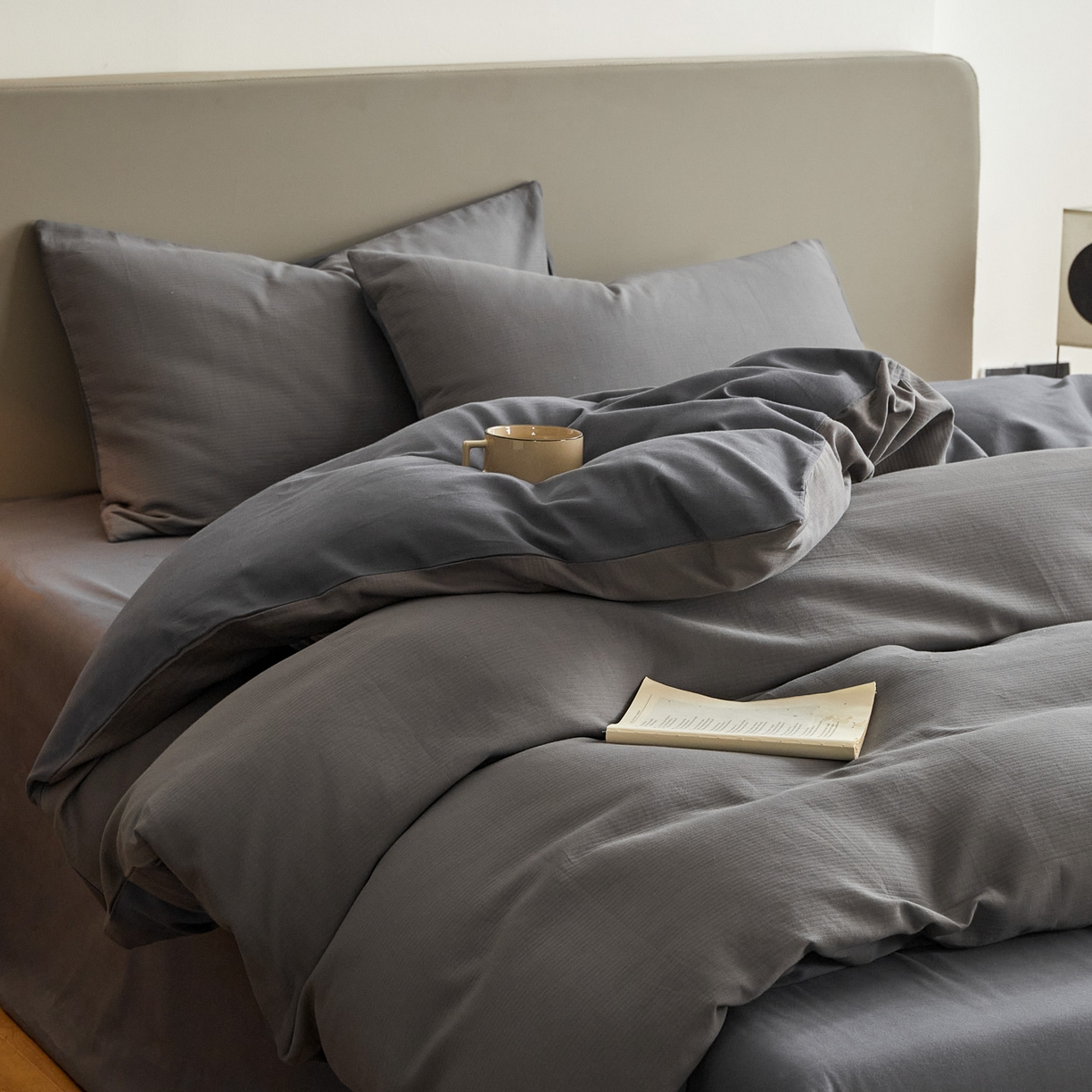 91家纺网 家纺一手货源 找家纺 慕尚家纺 2025新款100s全棉提花磨毛四件套 香灰+深灰色