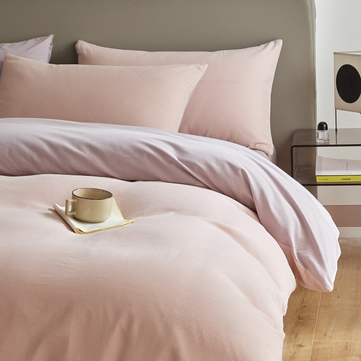 91家纺网 家纺一手货源 找家纺 慕尚家纺 2025新款100s全棉提花磨毛四件套 白桃烟粉+雪紫色