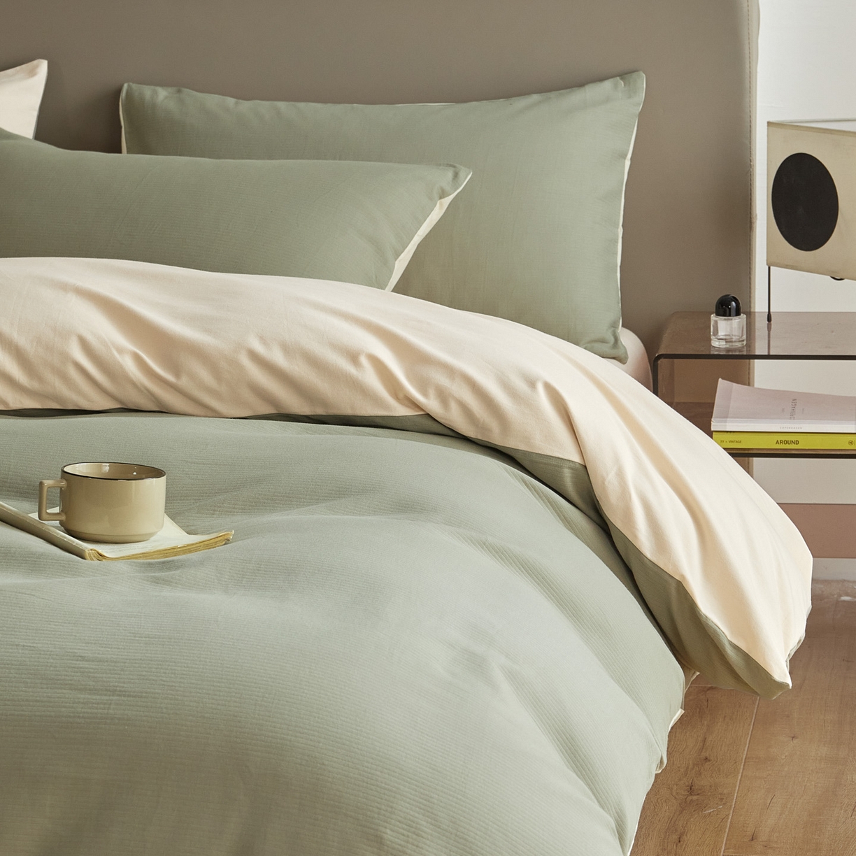 91家纺网 家纺一手货源 找家纺 慕尚家纺 2025新款100s全棉提花磨毛四件套 松露青+舒芙蕾白