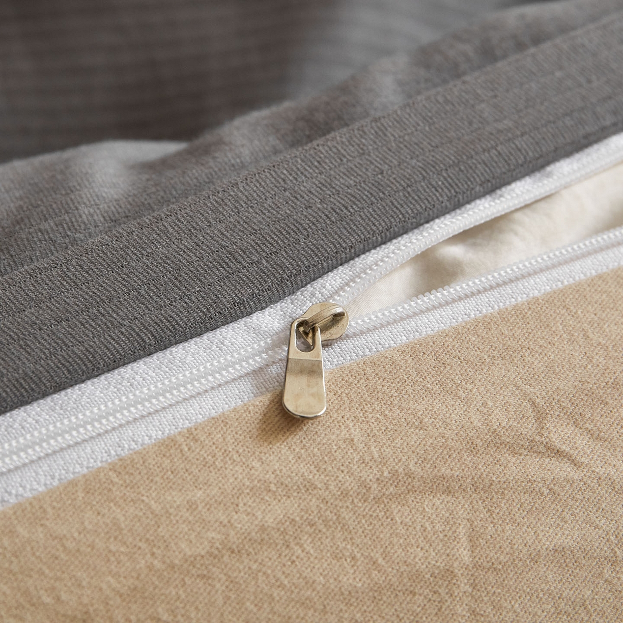 91家纺网 家纺一手货源 找家纺 慕尚家纺 2025新款100s全棉提花磨毛四件套 香灰+夕照白