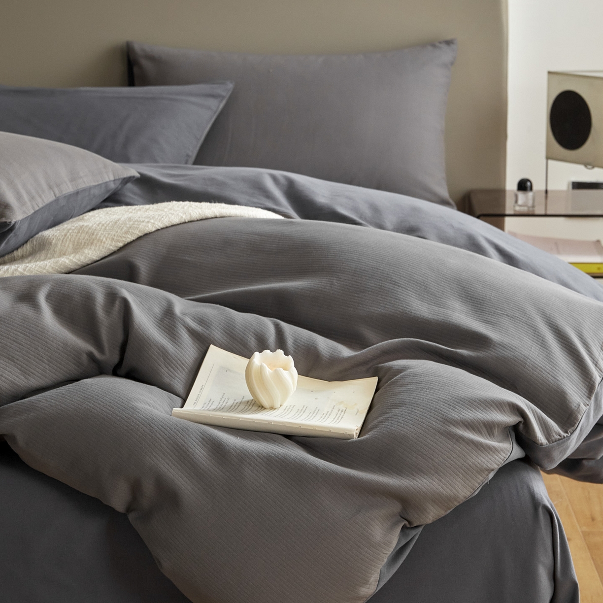 91家纺网 家纺一手货源 找家纺 慕尚家纺 2025新款100s全棉提花磨毛四件套 香灰+深灰色