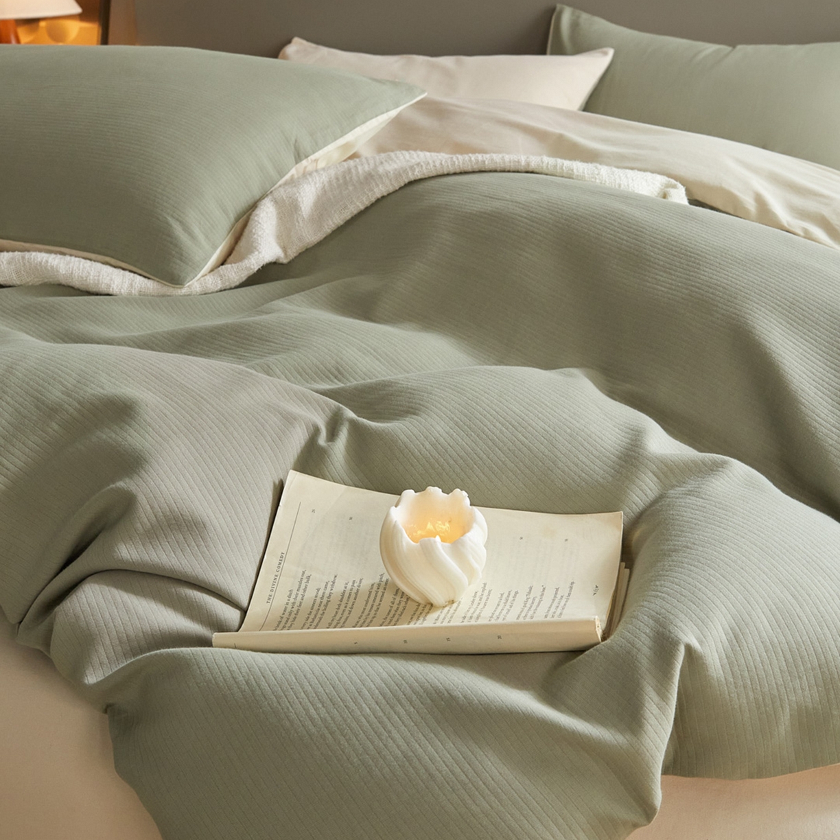 91家纺网 家纺一手货源 找家纺 慕尚家纺 2025新款100s全棉提花磨毛四件套 松露青+舒芙蕾白