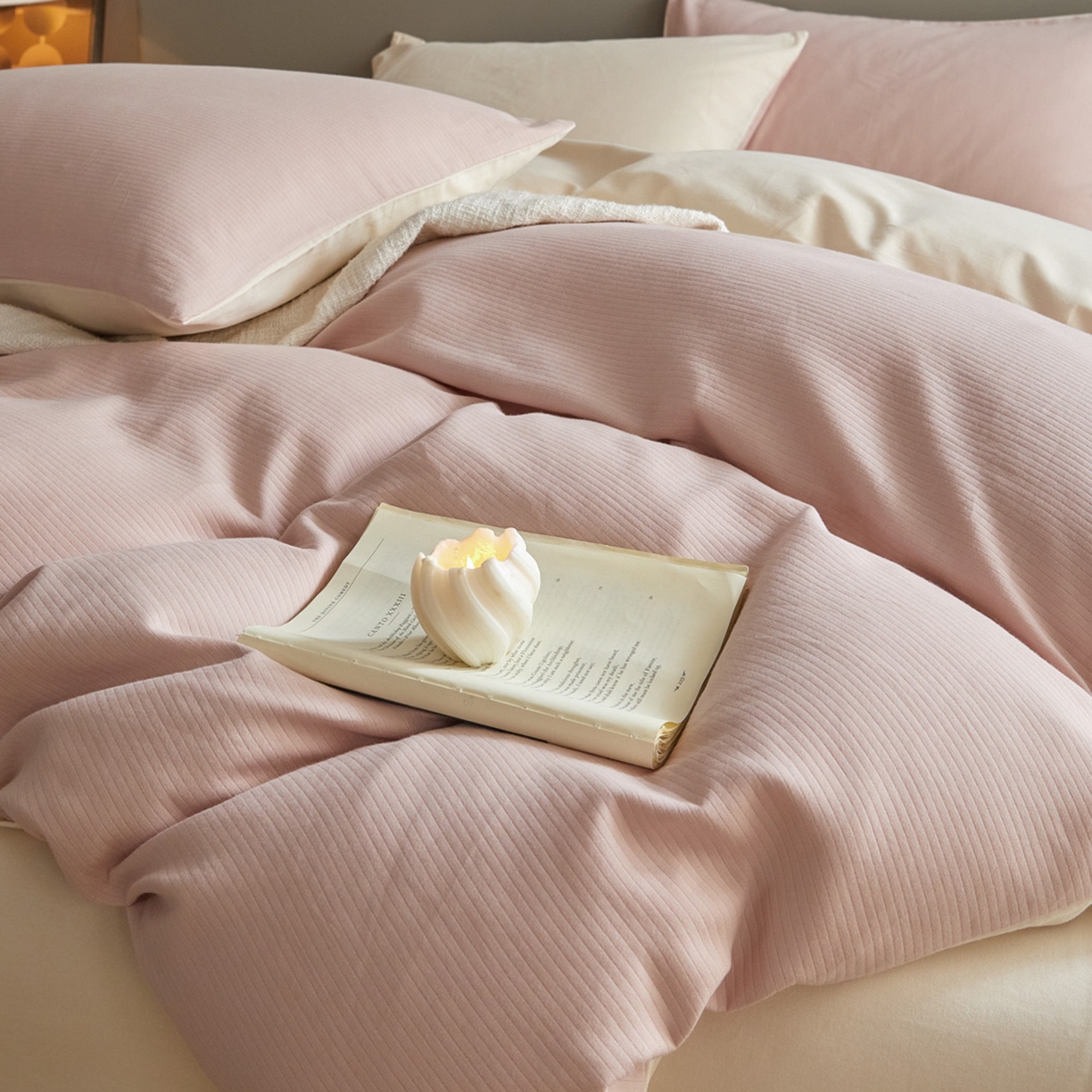 91家纺网 家纺一手货源 找家纺 慕尚家纺 2025新款100s全棉提花磨毛四件套 白桃烟粉+夕照白