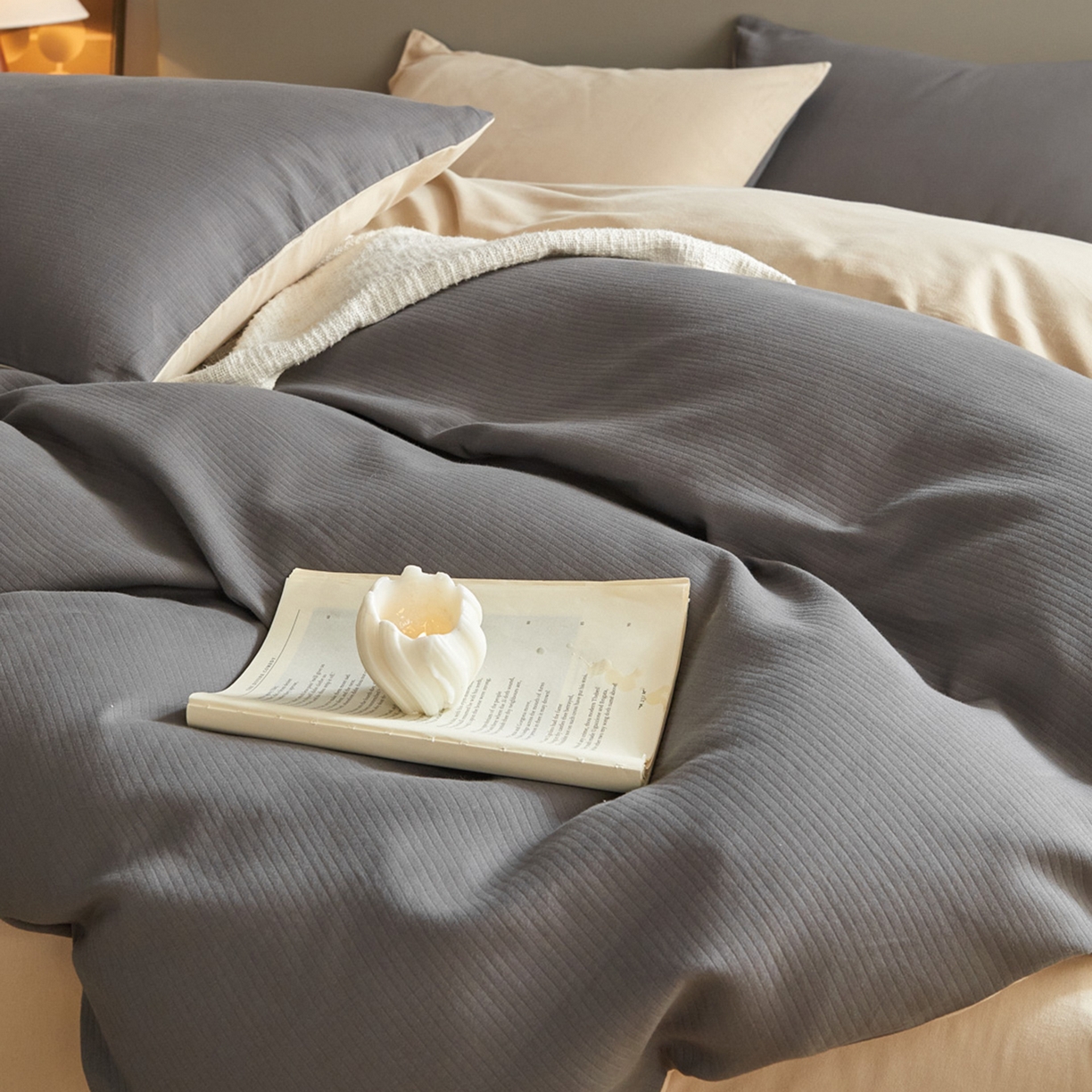 91家纺网 家纺一手货源 找家纺 慕尚家纺 2025新款100s全棉提花磨毛四件套 香灰+夕照白