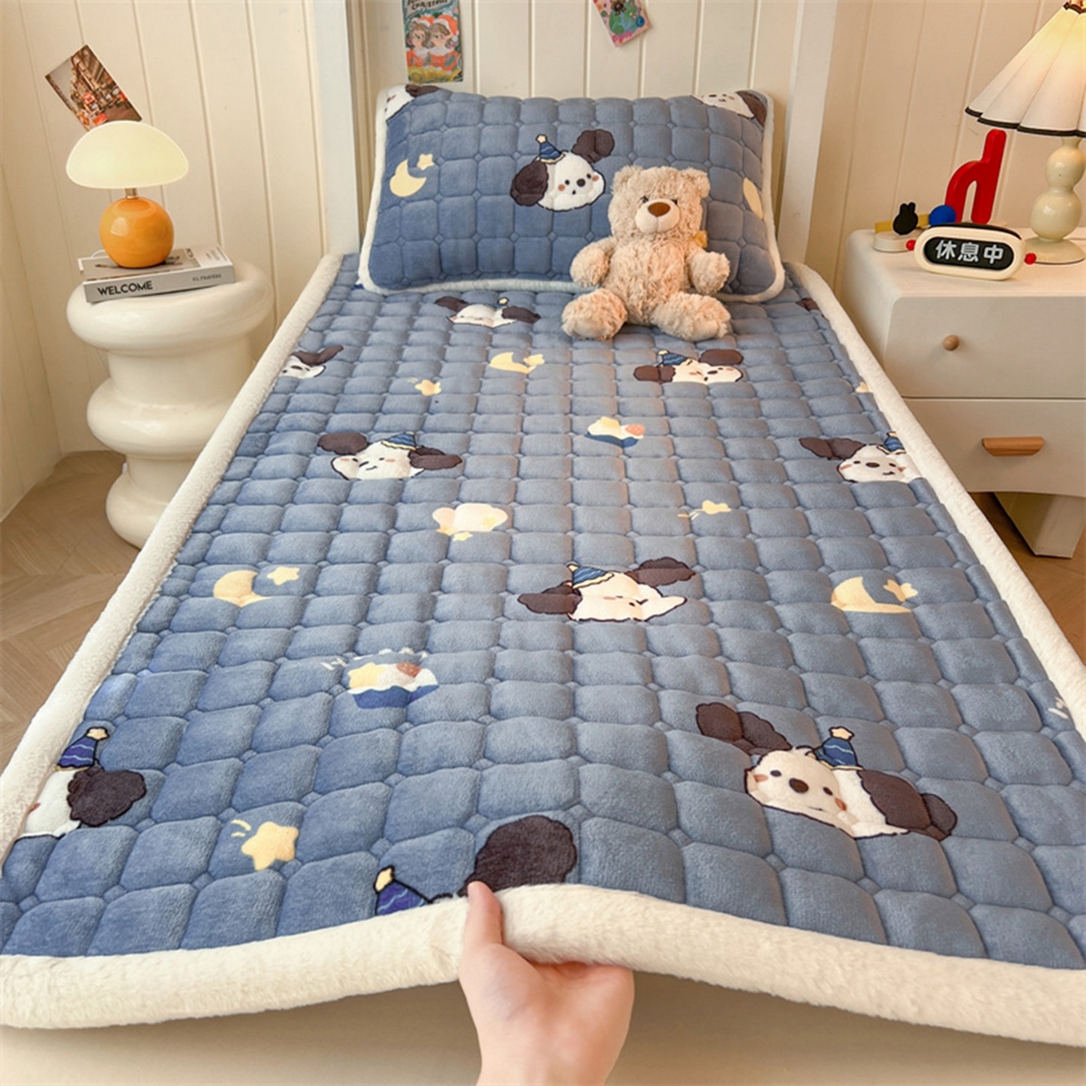 91家纺网 家纺一手货源 找家纺 喜居 2025新款印花牛奶绒夹棉床褥垫床垫子褥子 萌宠星空