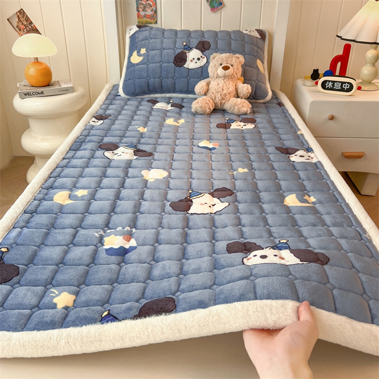 91家纺网 家纺一手货源 找家纺 喜居 2025新款印花牛奶绒夹棉床褥垫床垫子褥子 萌宠星空