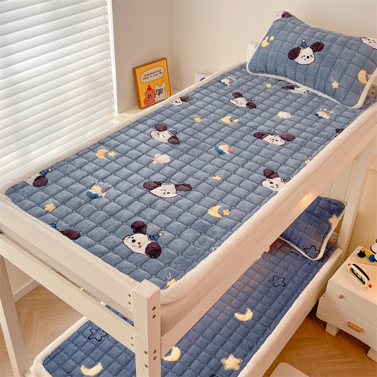 91家纺网 家纺一手货源 找家纺 喜居 2025新款印花牛奶绒夹棉床褥垫床垫子褥子 萌宠星空