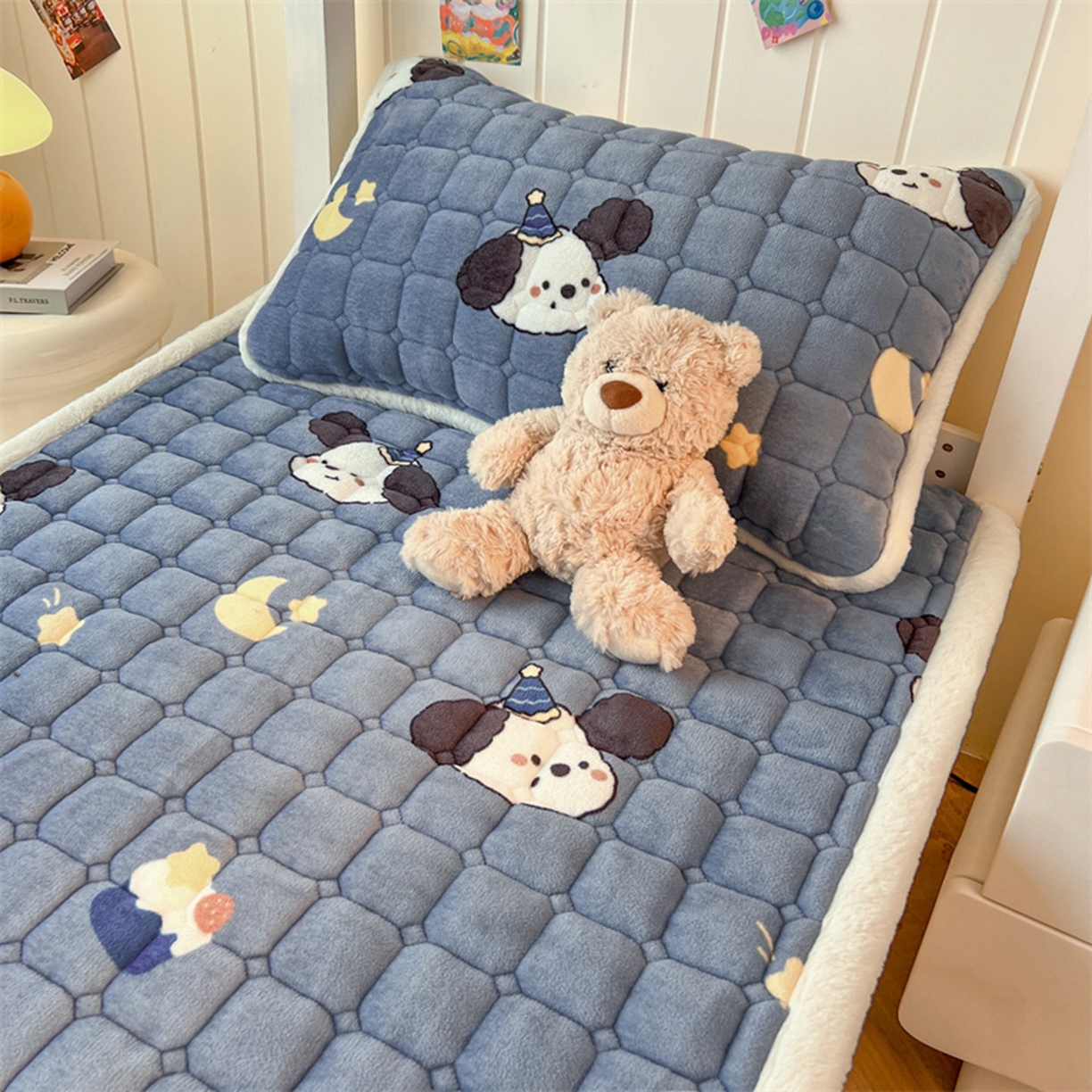 91家纺网 家纺一手货源 找家纺 喜居 2025新款印花牛奶绒夹棉床褥垫床垫子褥子 萌宠星空