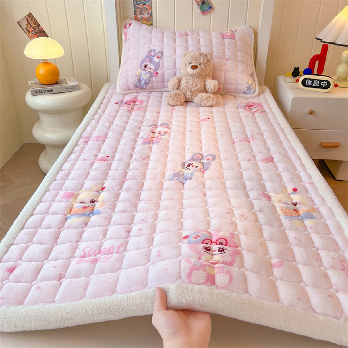 91家纺网 家纺一手货源 找家纺 喜居 2025新款印花牛奶绒夹棉床褥垫床垫子褥子 梦幻bubu
