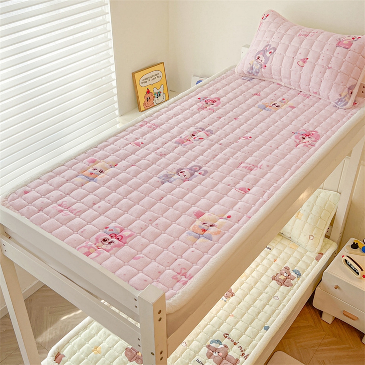 91家纺网 家纺一手货源 找家纺 喜居 2025新款印花牛奶绒夹棉床褥垫床垫子褥子 梦幻bubu