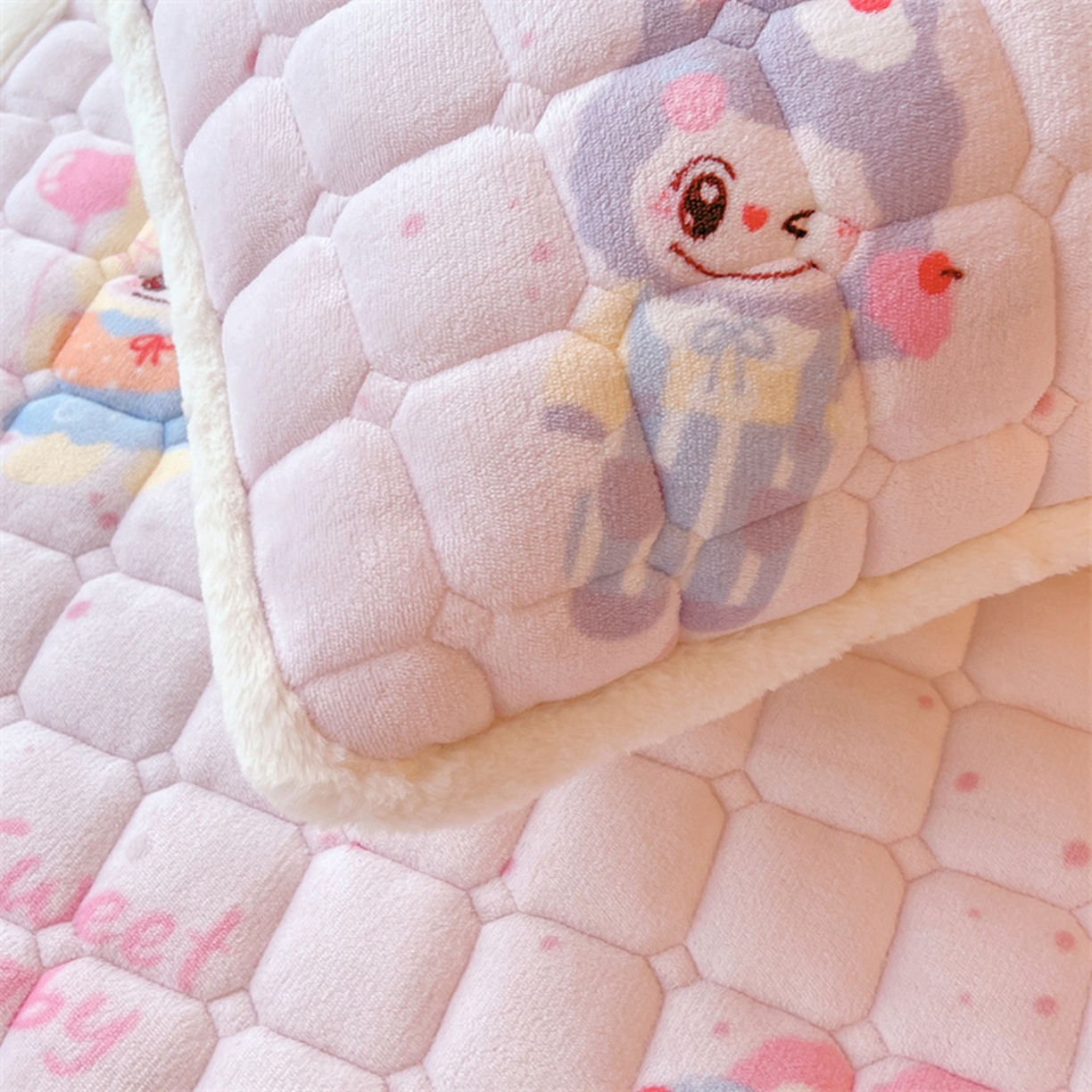 91家纺网 家纺一手货源 找家纺 喜居 2025新款印花牛奶绒夹棉床褥垫床垫子褥子 梦幻bubu