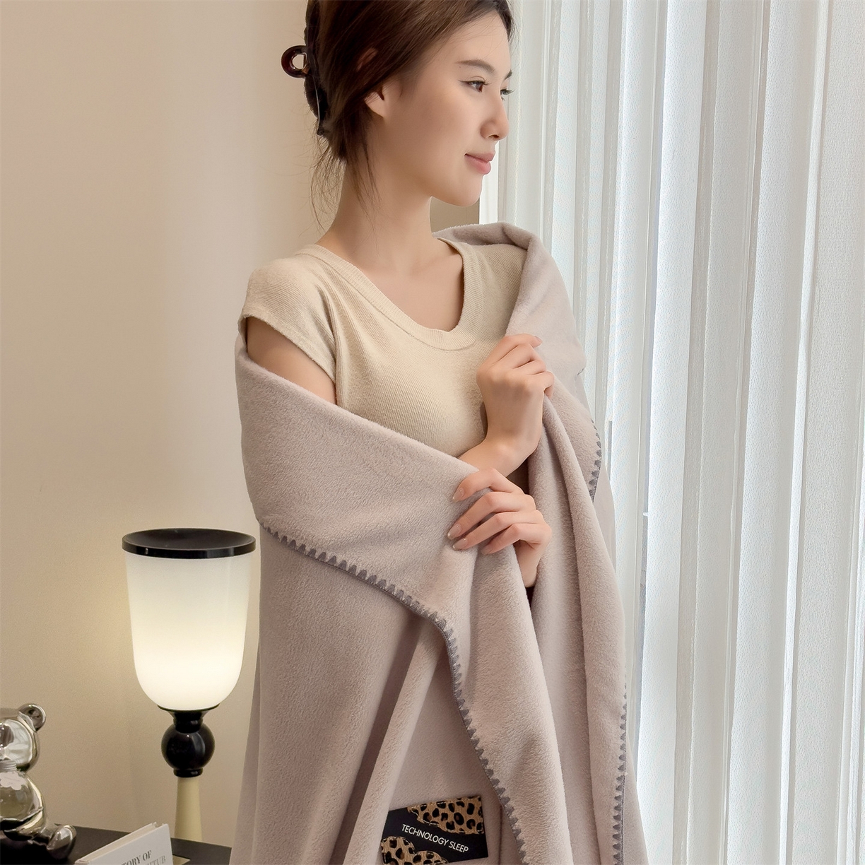 91家纺网 家纺一手货源 找家纺 丝幔家纺 2025新款A类羊棉绒原创设计毛毯系列 浅灰