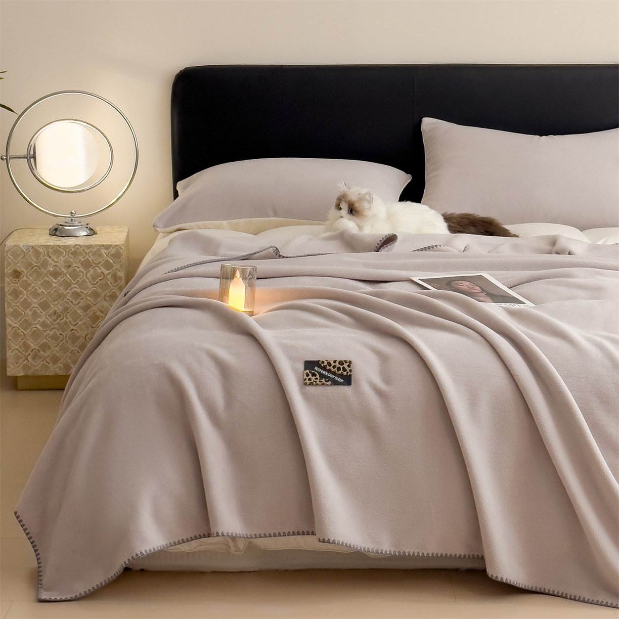 91家纺网 家纺一手货源 找家纺 丝幔家纺 2025新款A类羊棉绒原创设计毛毯系列 浅灰