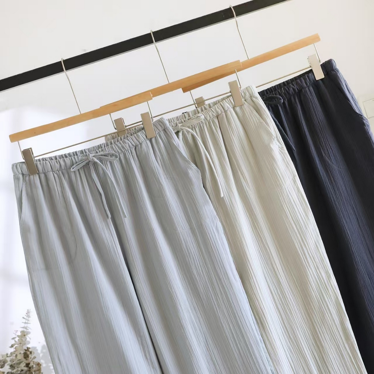 91家纺网 家纺一手货源 找家纺 （总）双梦毛巾 2025新款绉布纯色男长裤