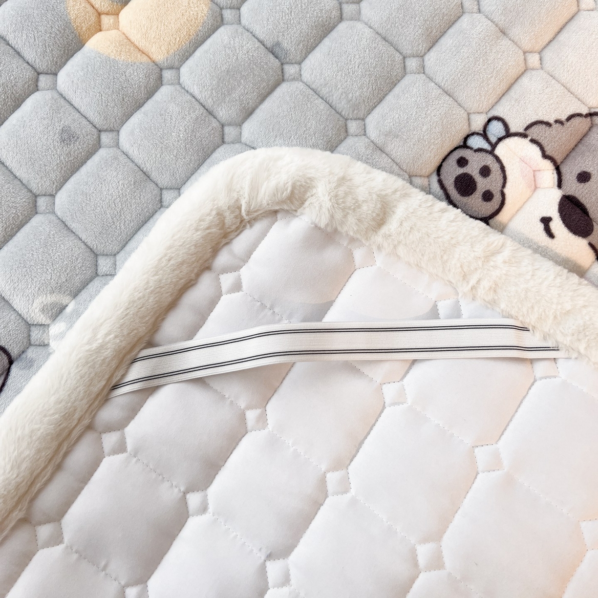 91家纺网 家纺一手货源 找家纺 喜居 2025新款印花牛奶绒夹棉床褥垫床垫子褥子 苹果雪纳瑞