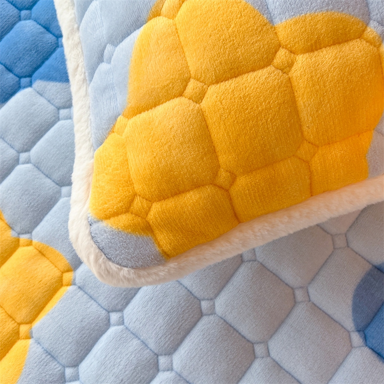 91家纺网 家纺一手货源 找家纺 喜居 2025新款印花牛奶绒夹棉床褥垫床垫子褥子 幸运星