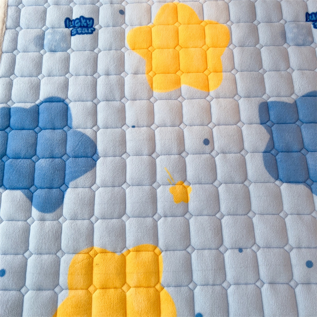 91家纺网 家纺一手货源 找家纺 喜居 2025新款印花牛奶绒夹棉床褥垫床垫子褥子 幸运星