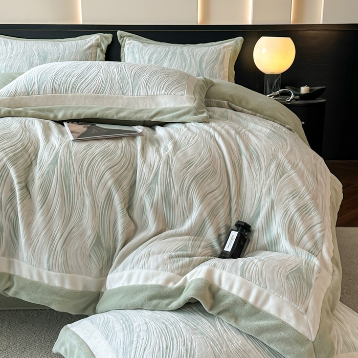 91家纺网 家纺一手货源 找家纺 （总）金牛座家纺 2025新款立体雕花牛奶绒双拼角轻奢四件套-印象和叶影（最低售价不得低于178）