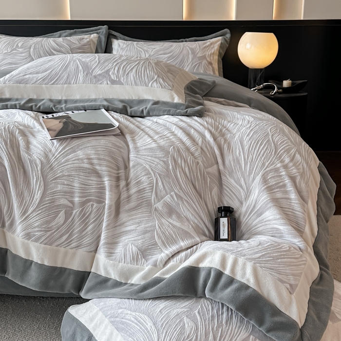 91家纺网 家纺一手货源 找家纺 （总）金牛座家纺 2025新款立体雕花牛奶绒双拼角轻奢四件套-印象和叶影（最低售价不得低于178）