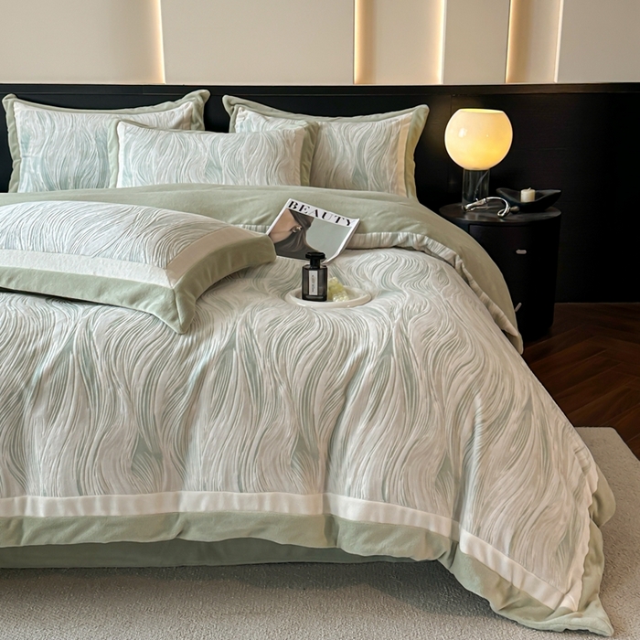 91家纺网 家纺一手货源 找家纺 （总）金牛座家纺 2025新款立体雕花牛奶绒双拼角轻奢四件套-印象和叶影（最低售价不得低于178）