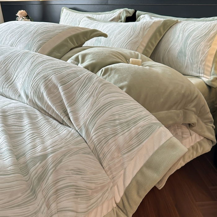 91家纺网 家纺一手货源 找家纺 （总）金牛座家纺 2025新款立体雕花牛奶绒双拼角轻奢四件套-印象和叶影（最低售价不得低于178）