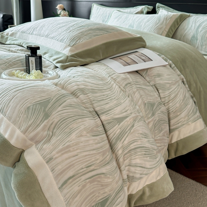 91家纺网 家纺一手货源 找家纺 （总）金牛座家纺 2025新款立体雕花牛奶绒双拼角轻奢四件套-印象和叶影（最低售价不得低于178）