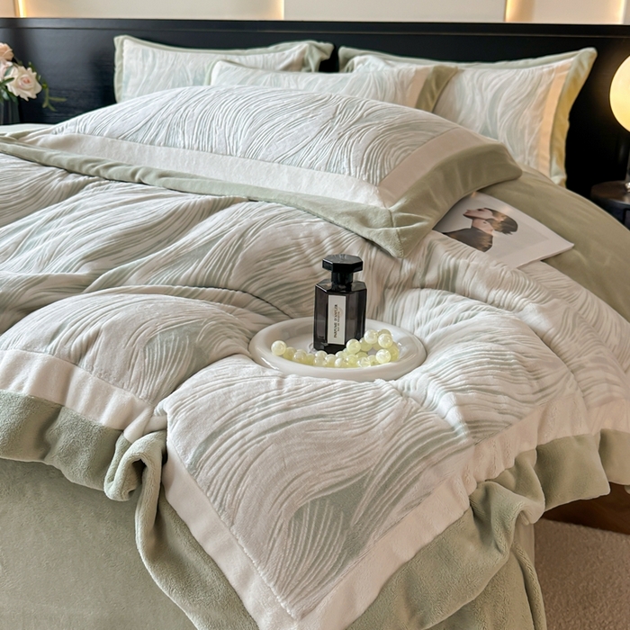 91家纺网 家纺一手货源 找家纺 （总）金牛座家纺 2025新款立体雕花牛奶绒双拼角轻奢四件套-印象和叶影（最低售价不得低于178）